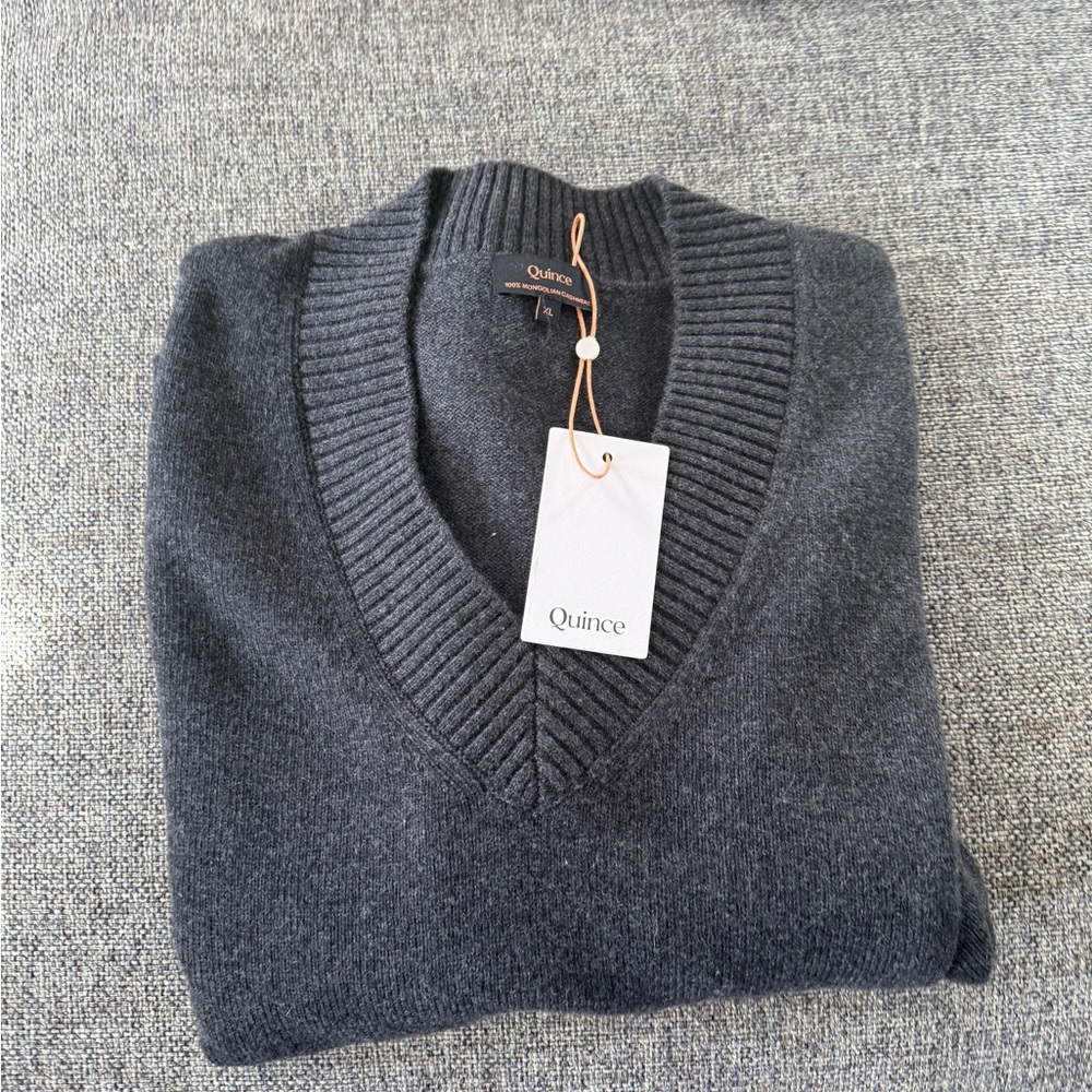 Quince Women’s 100% Mongolian Cashmere V-Neck Sweater in Charcoal XL